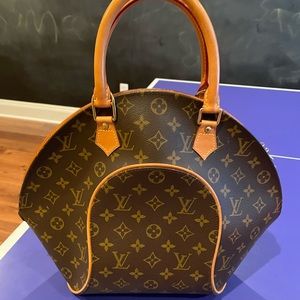 Louis Vuitton  Monogram MM Ellipse Handbag. Authentic,used two to three times.